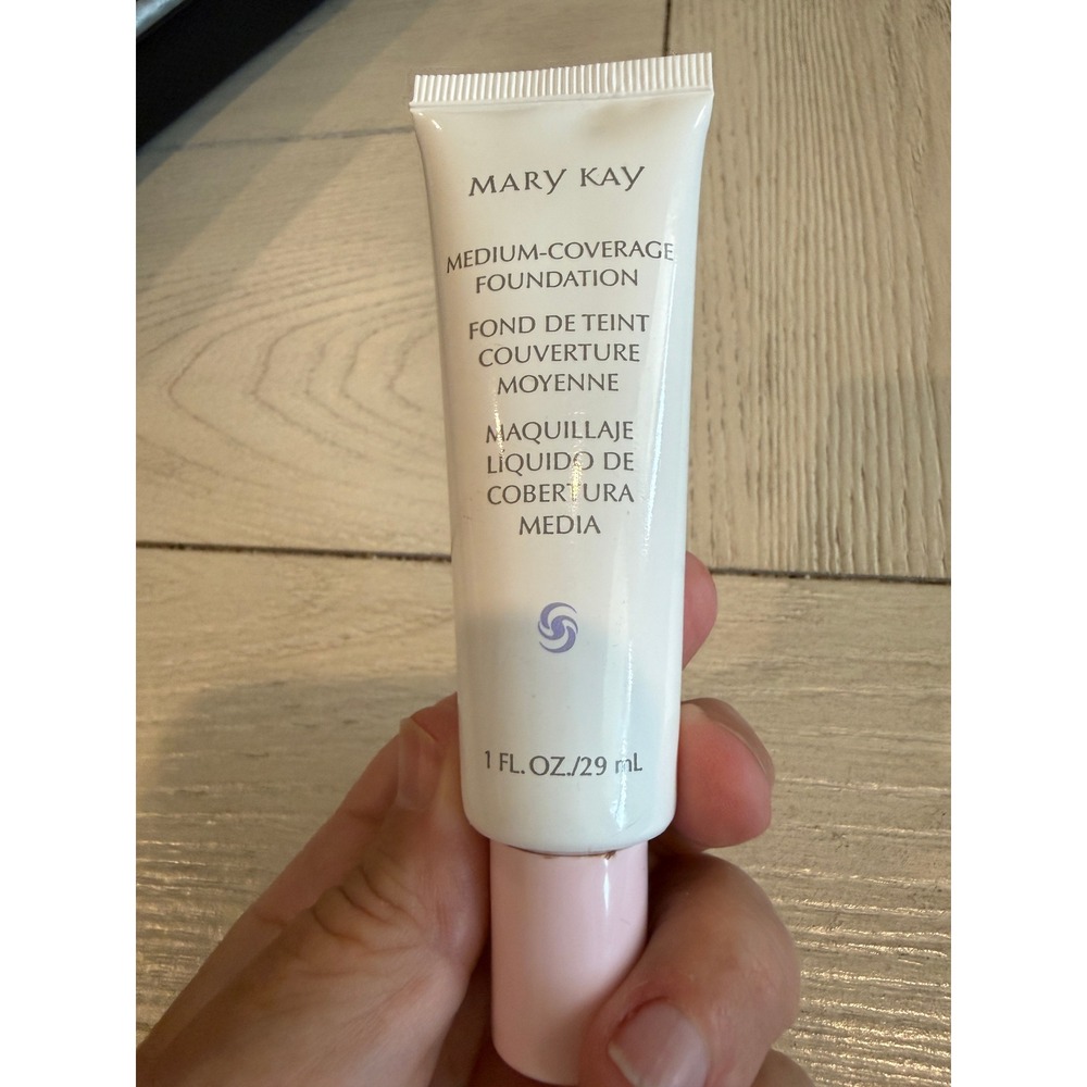 Mary Kay Medium Coverage Foundation Bronze 500 Normal to Oily Skin 1 fl oz NWOB